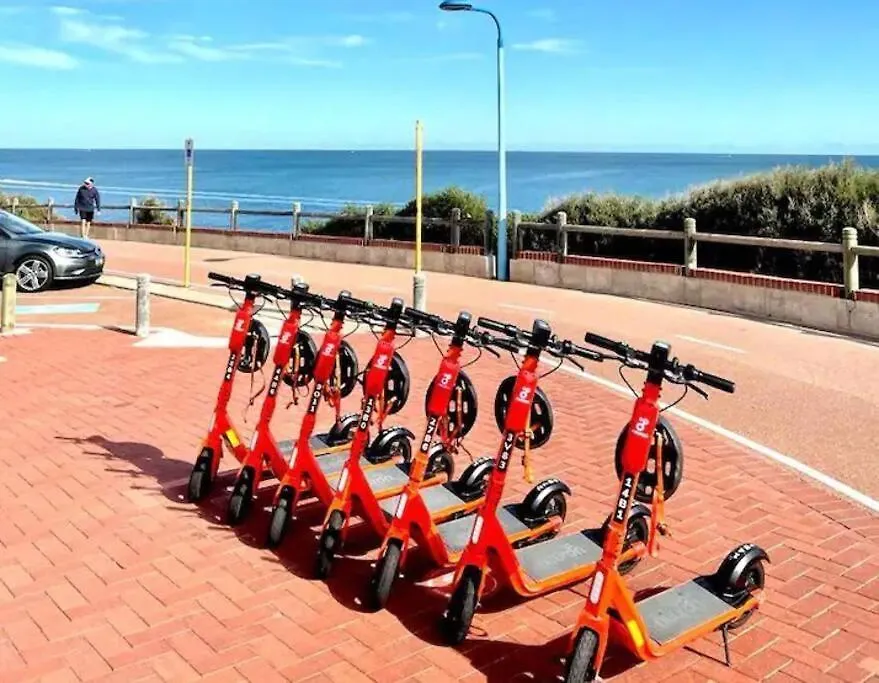 The Retreat On Nautilus ~ Walk To Beach Perth