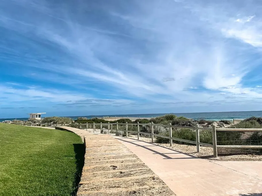 The Retreat On Nautilus ~ Walk To Beach Perth 0*,  Australia