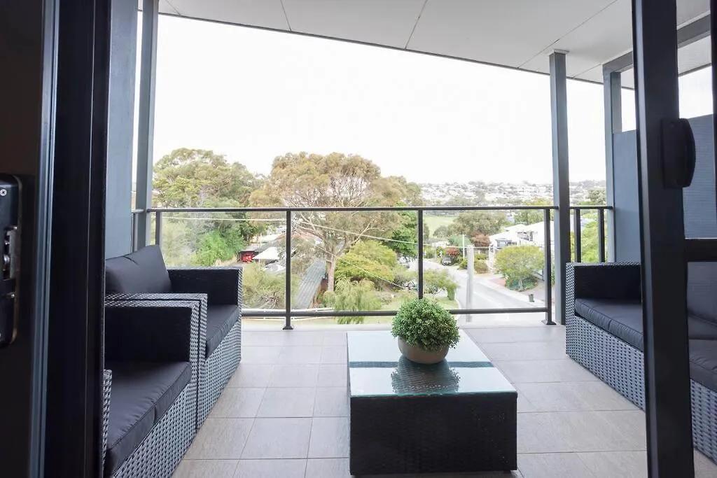 The Retreat On Nautilus ~ Walk To Beach Perth